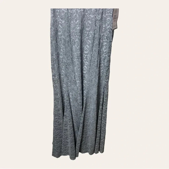 R&M RICHARDS OFF THE SHOULDER LACE GOWN SIZE 8 WHITE/SILVER/PLATINUM‎ IN COLOR - Picture 6 of 12